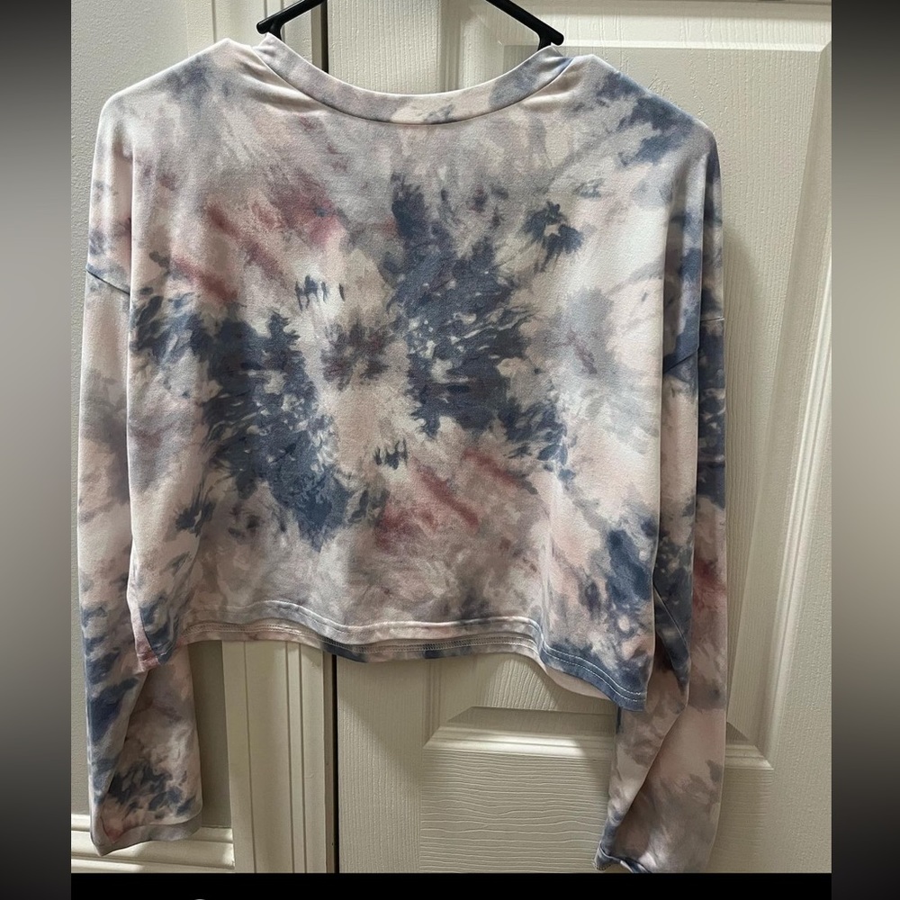 BAILEY ROSE TIE DYE CROP TOP LONG SLEEVE NEVER WORN